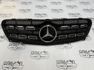  Решетка радиатора на Mercedes GLA x156 рест черная